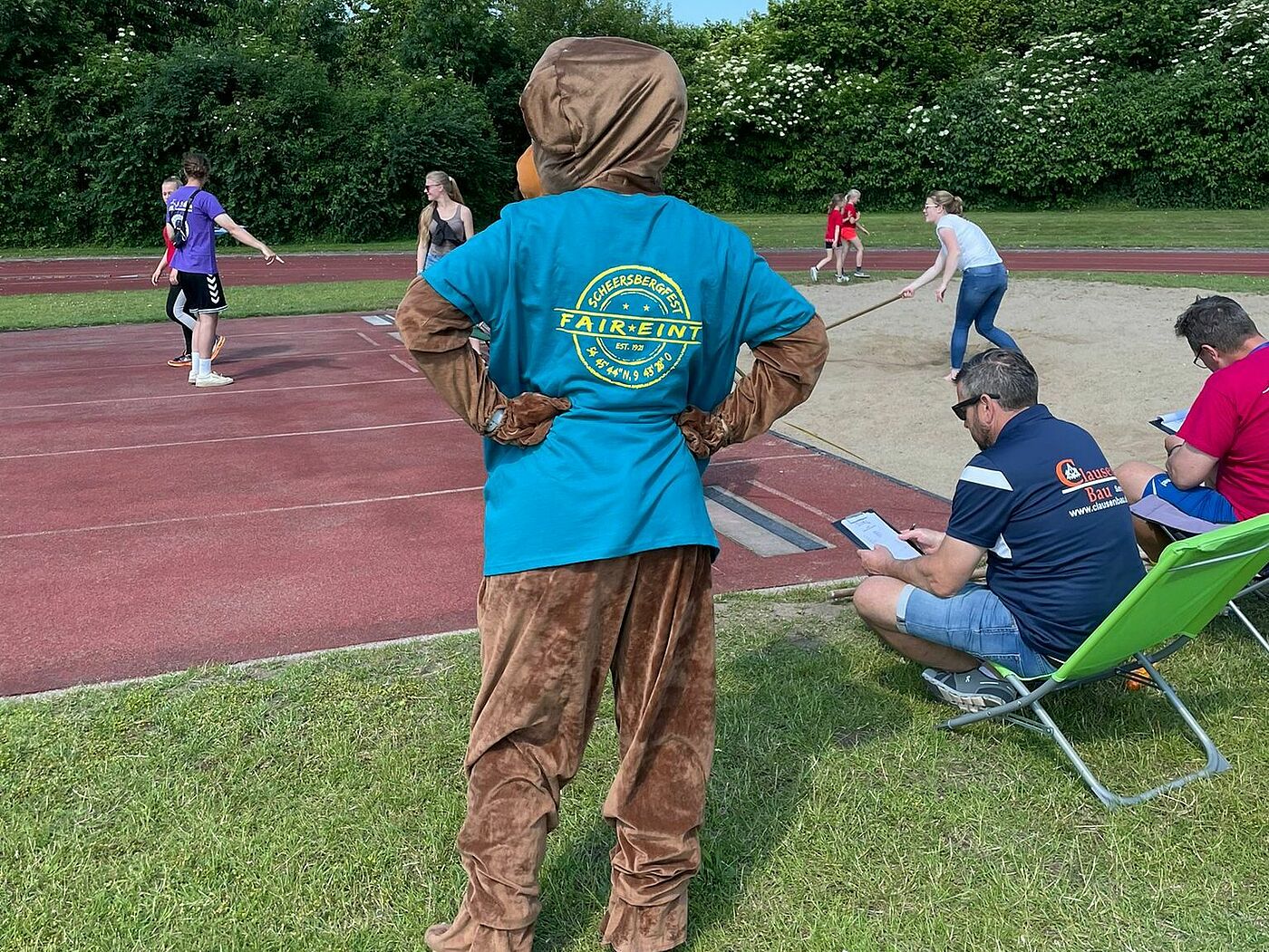 Maskottchen mit T-Shirt vom Scheersberg.